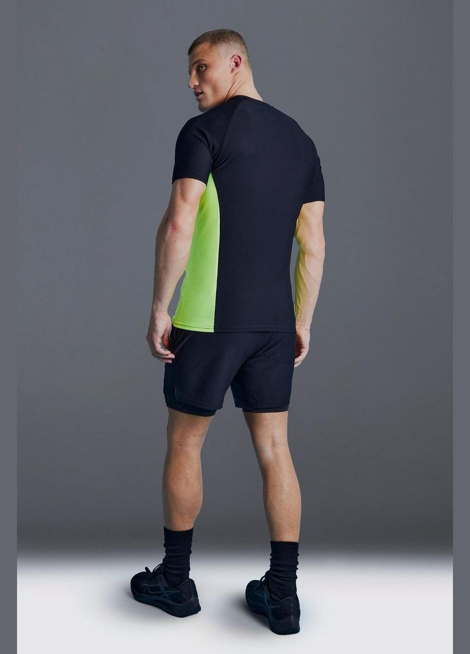 Черная футболка Boohoo