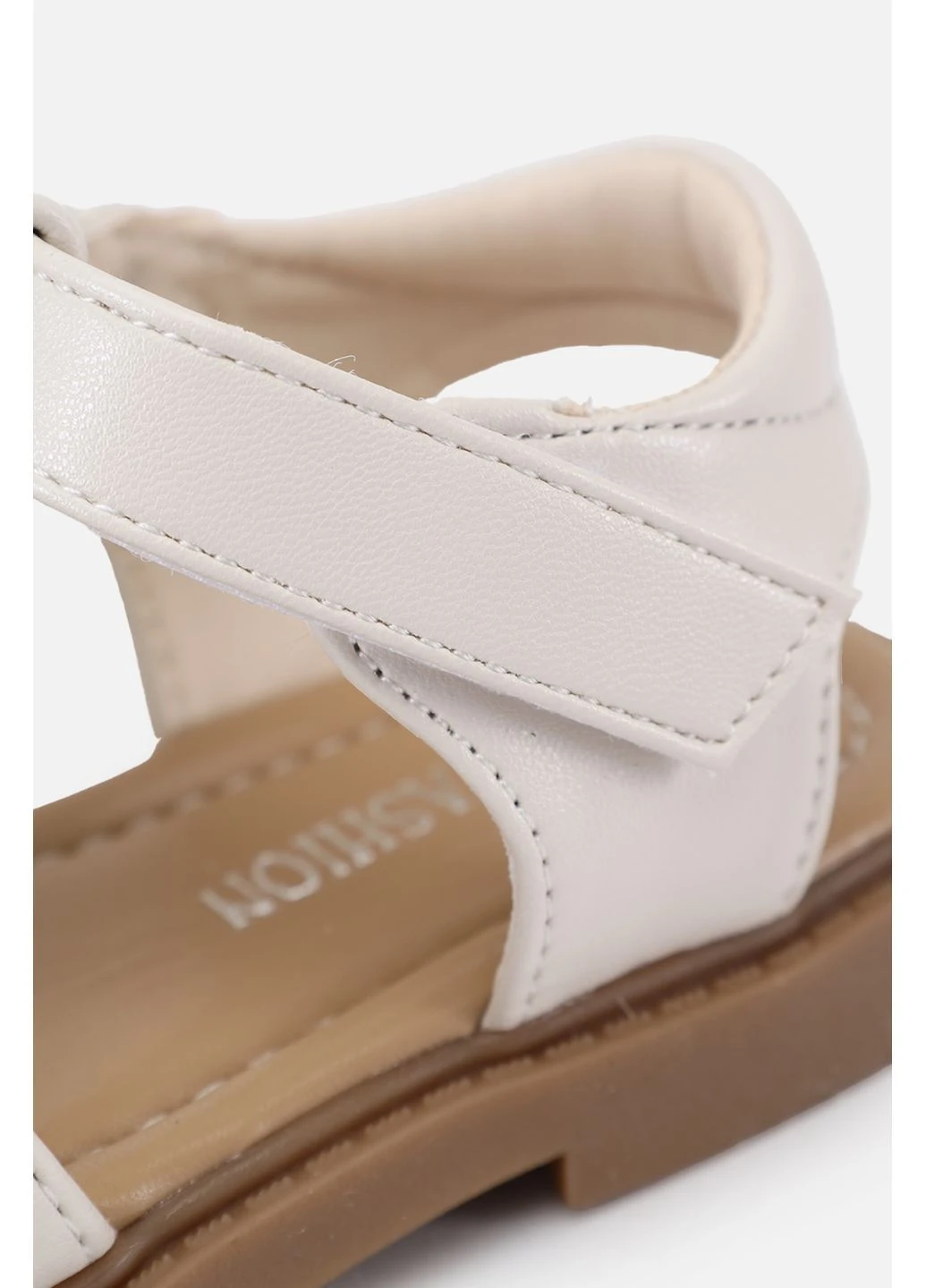 Босоніжки для дівчинки колір молочний CB-00290747 No Brand (388559505)