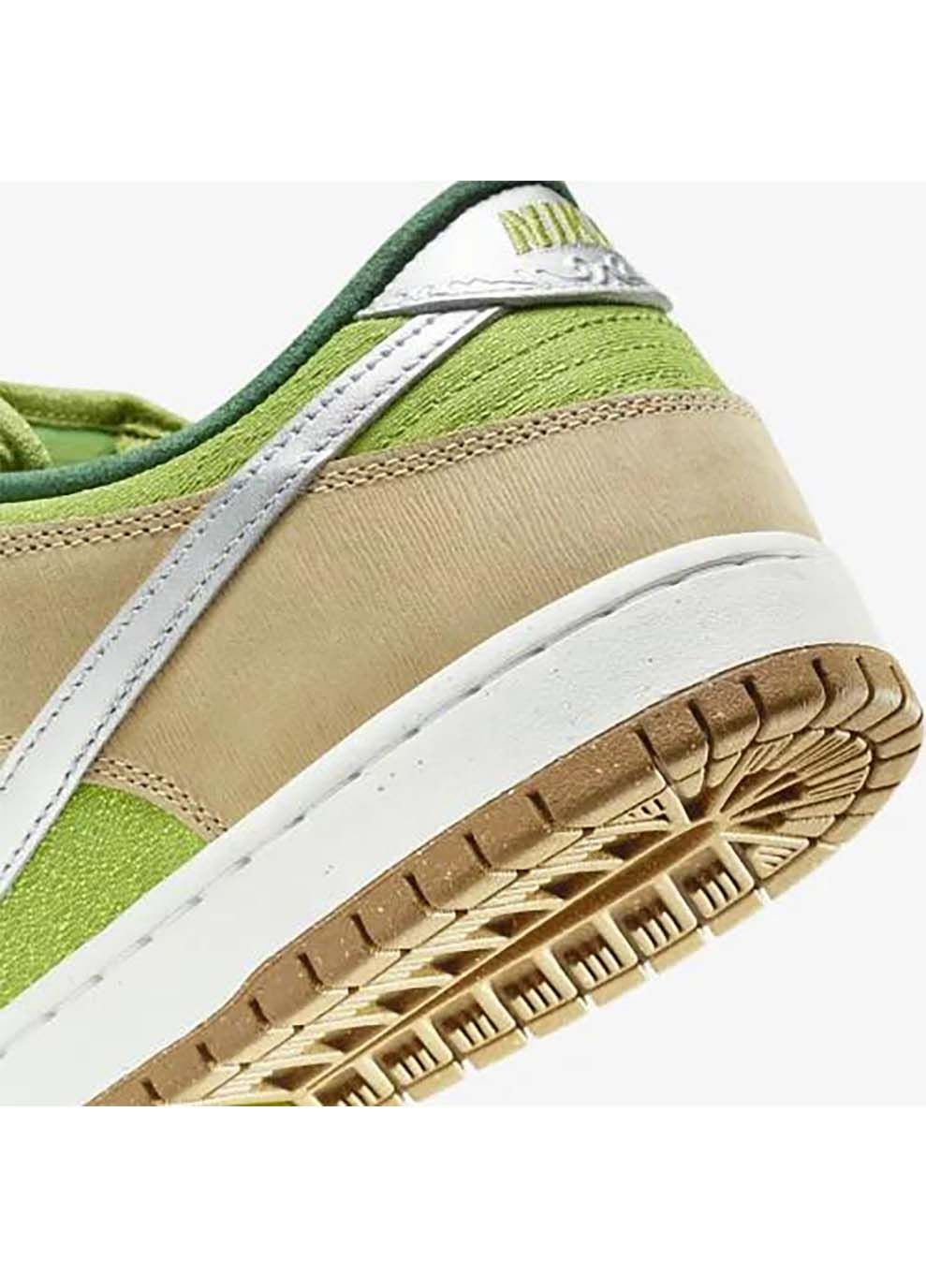 Зеленые демисезонные мужские кроссовки sb dunk low pro wc зеленый Nike