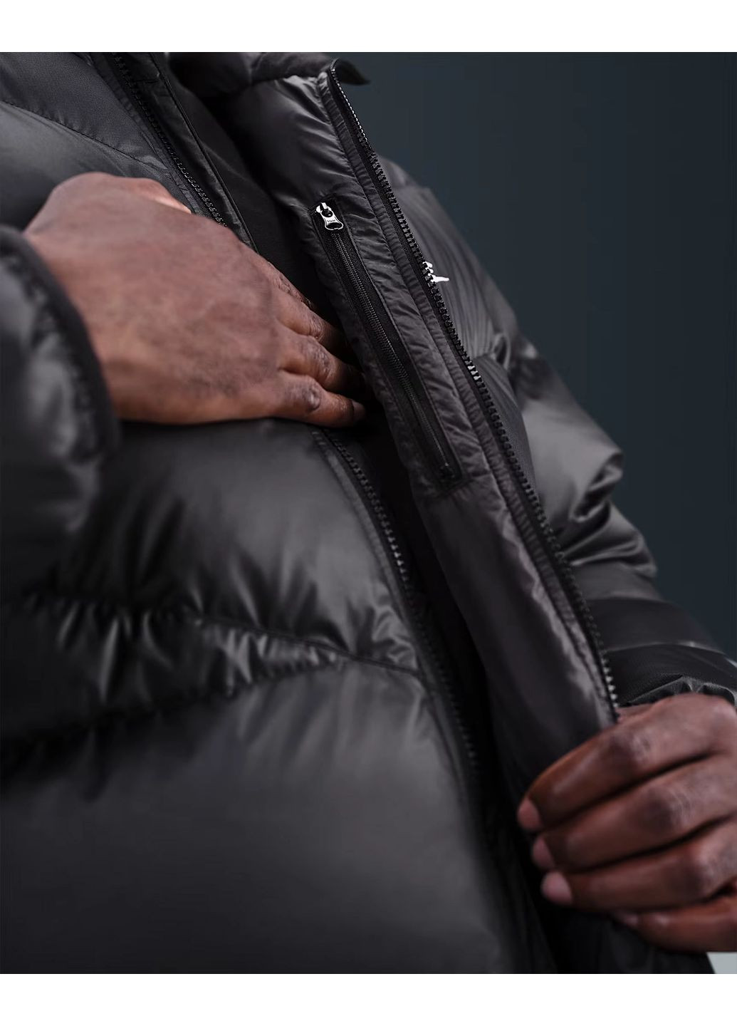 Черная демисезонная куртка мужская windrunner statement down jacket hq7790-011 черная зима Nike