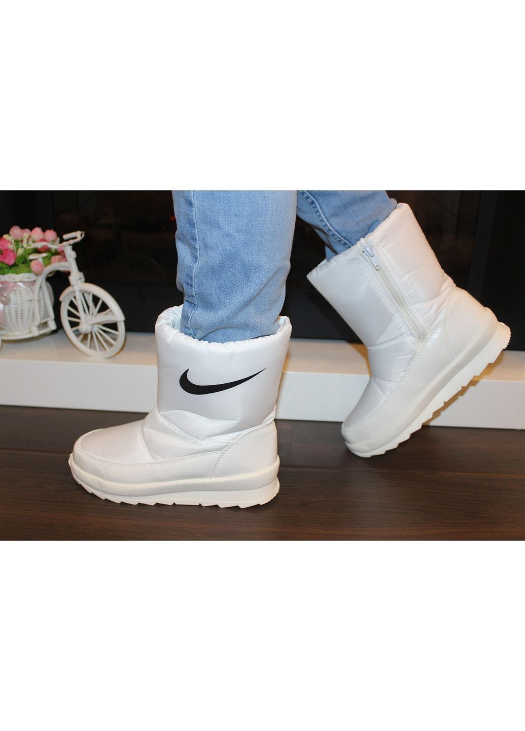 Белые сапоги дутики женские зимние белые No Brand на молнии с аппликацией, без декора
