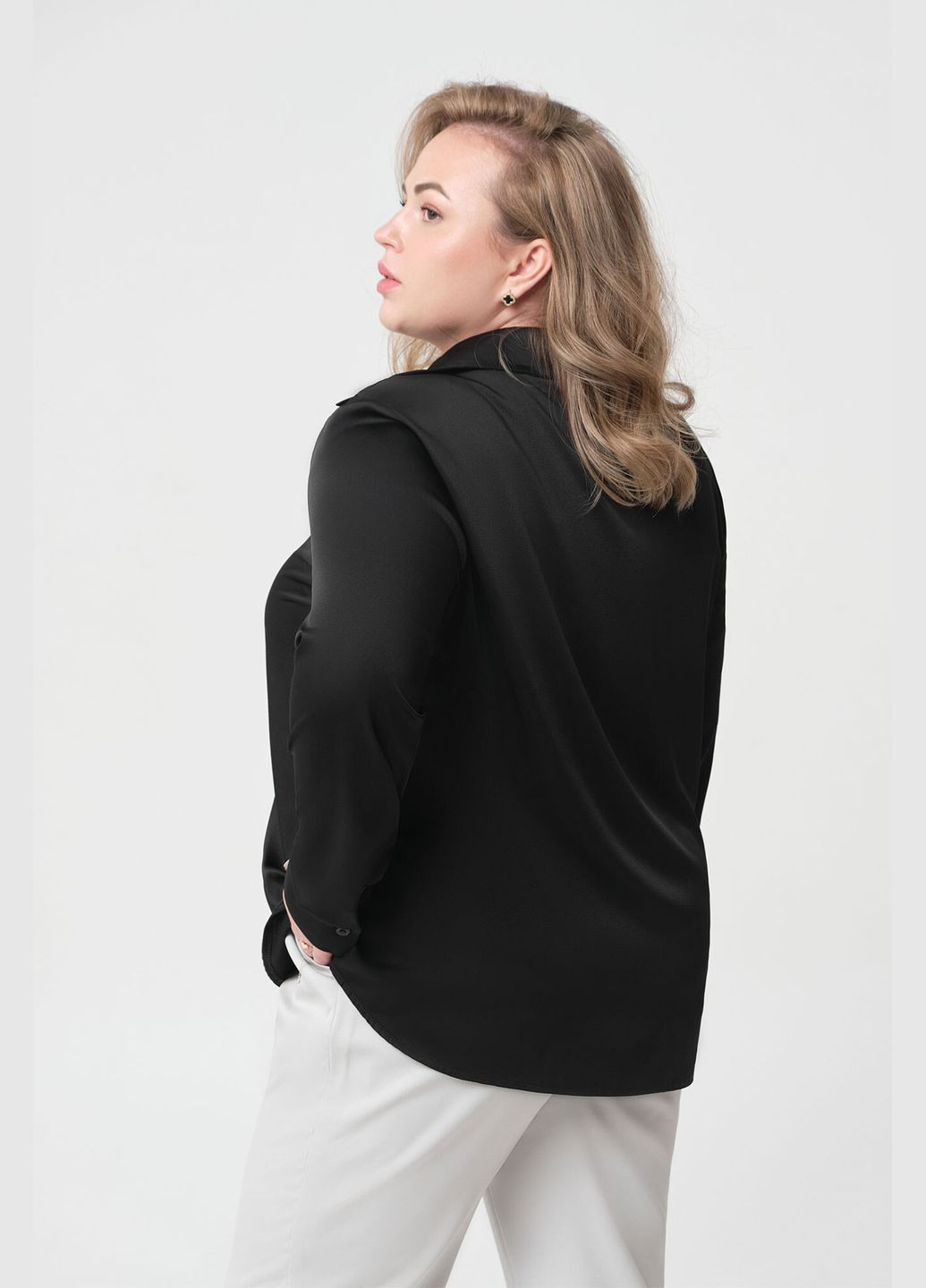 Черная рубашка однотонная Garne