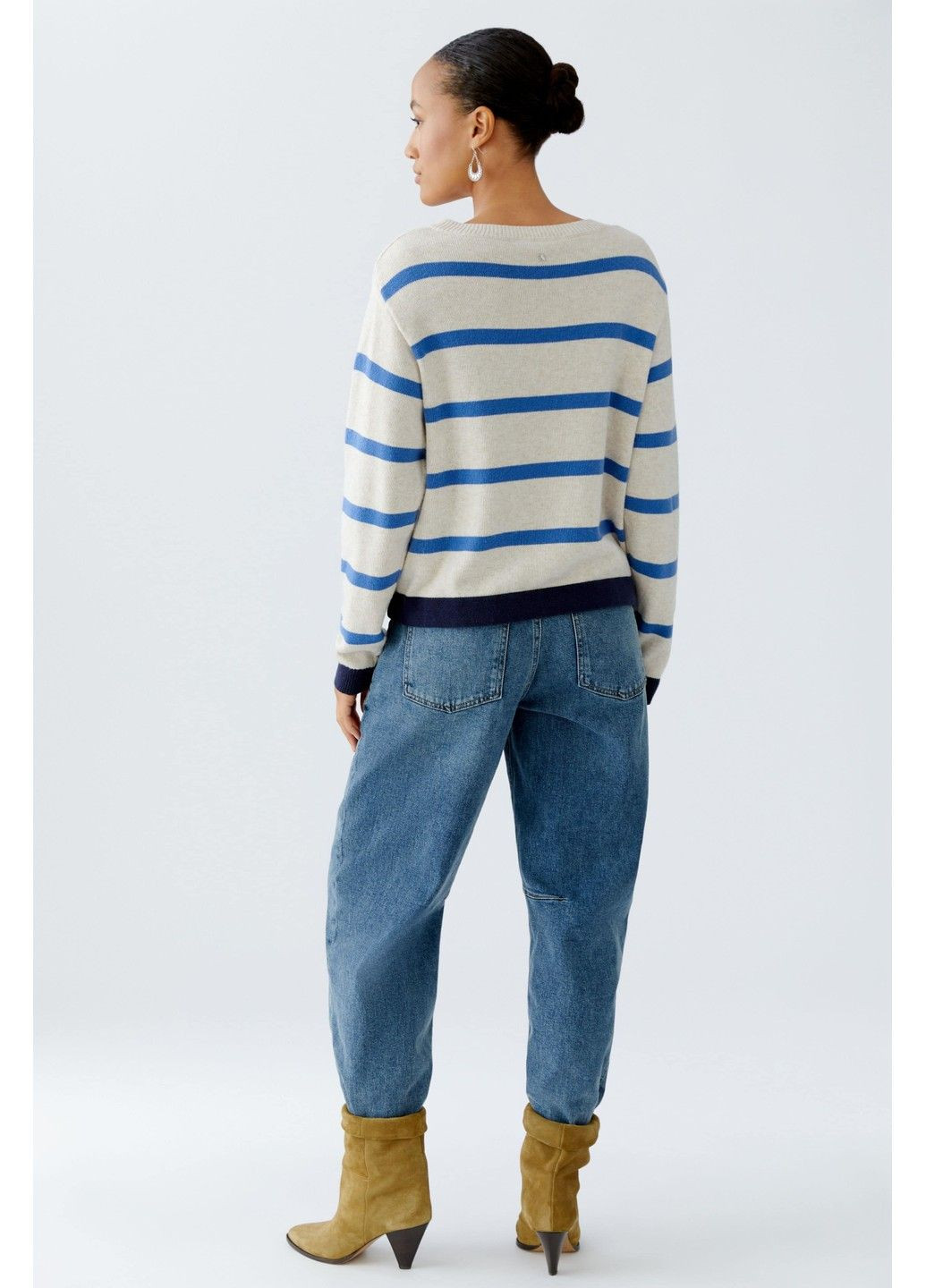 Молочний демісезонний светр жіночий молочний джемпер Oui