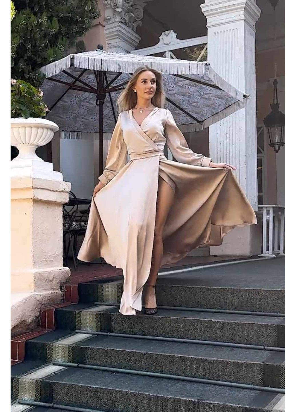 Бежевое вечернее платье атлас шелк 23057 бежево Tanita-Romario