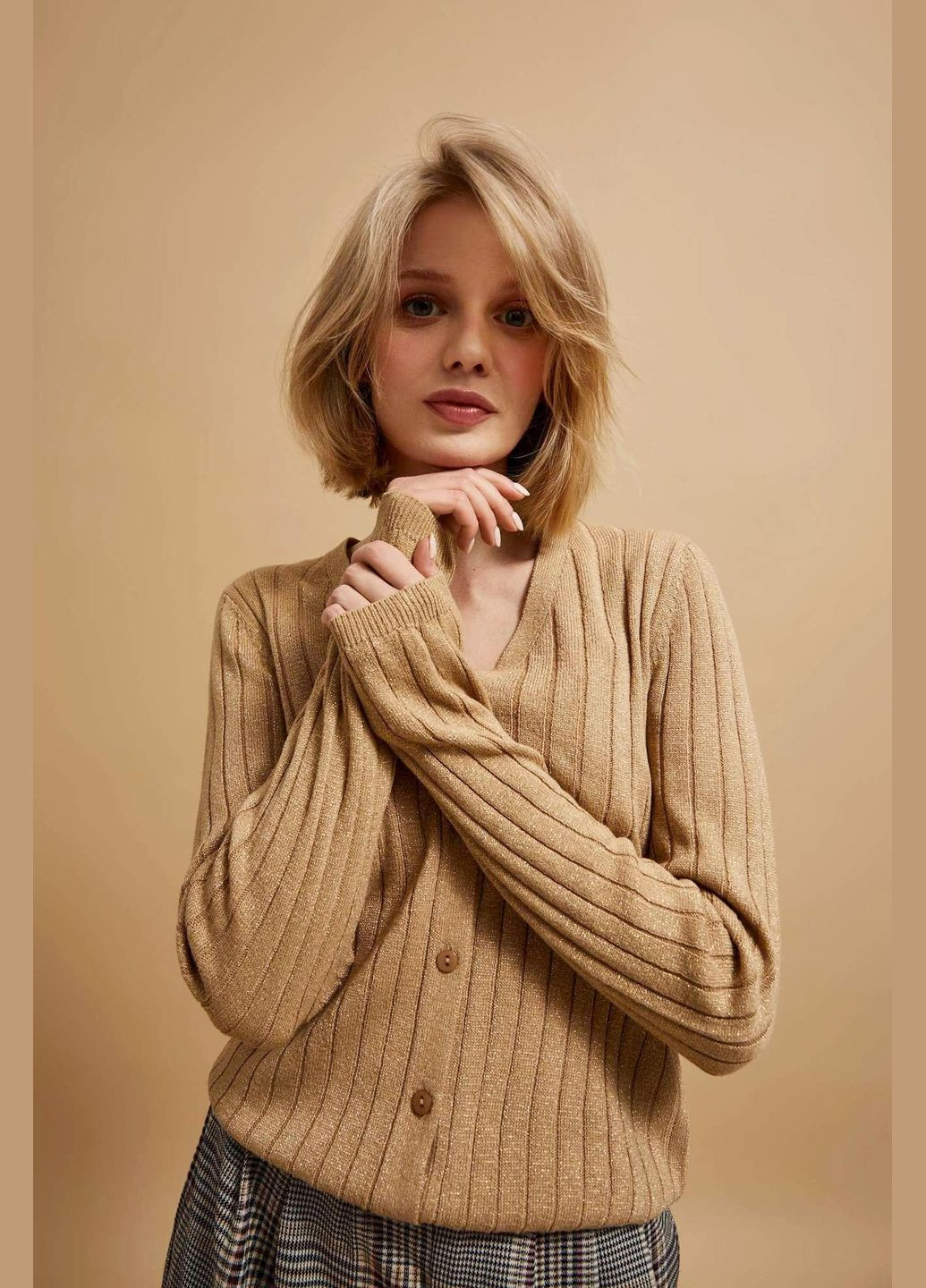 Бежевый зимний свитер Moodo