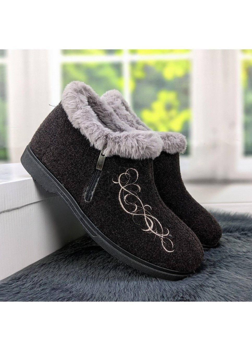 Коричневые тапочки чуни женские высокие на меху Gipanis