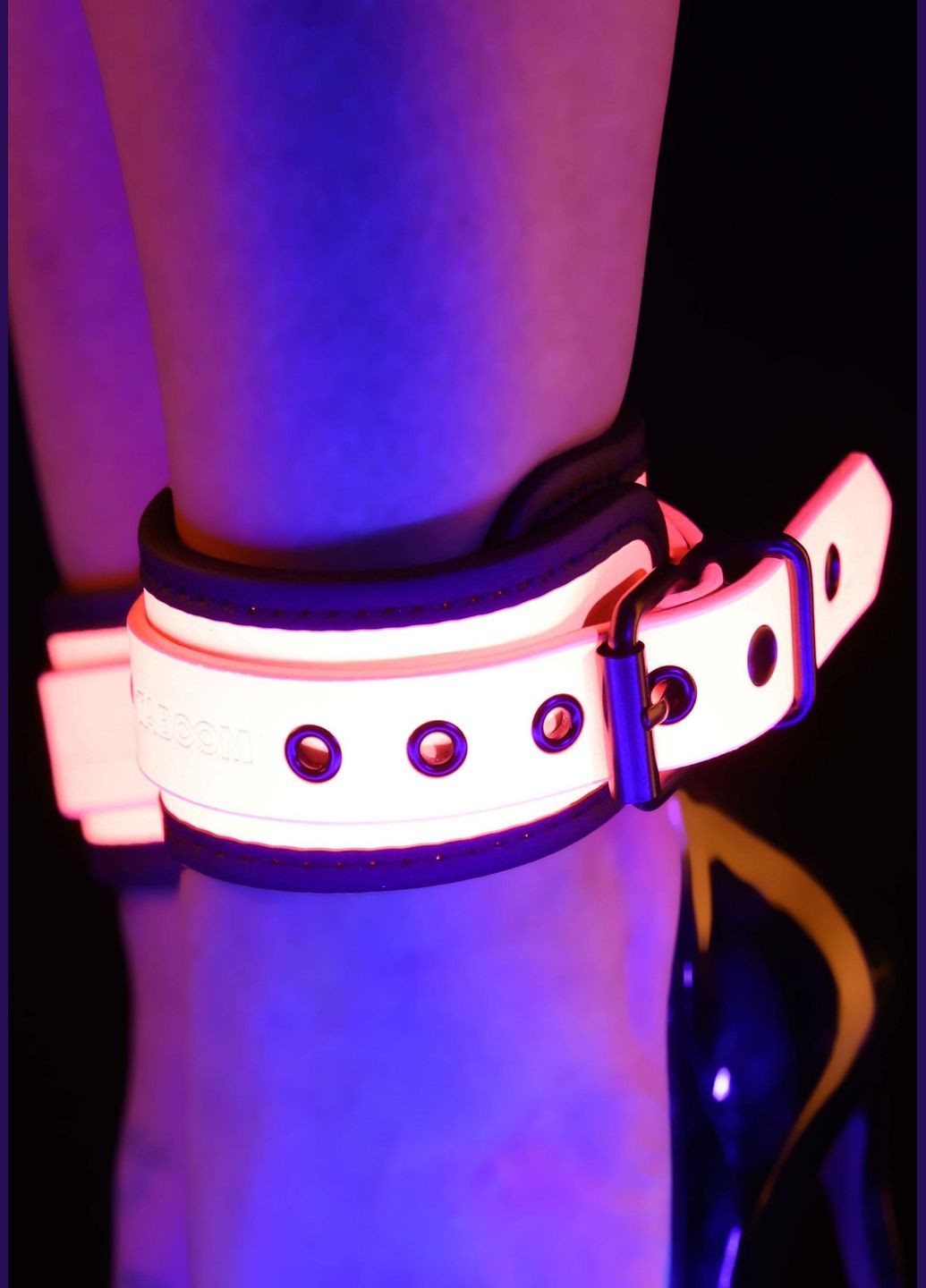 Поножі, що світяться в темряві Ankle Cuffs, рожеві Taboom (297398823)
