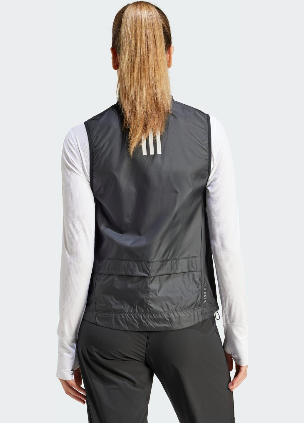 Черная демисезонная жилет own the run adidas