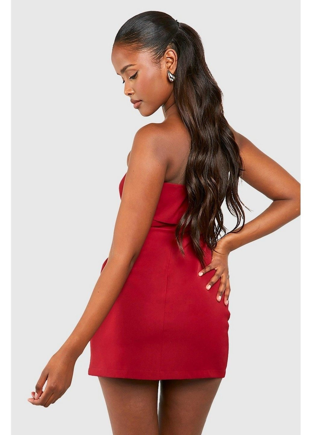 Бордова коктейльна сукня Boohoo однотонна