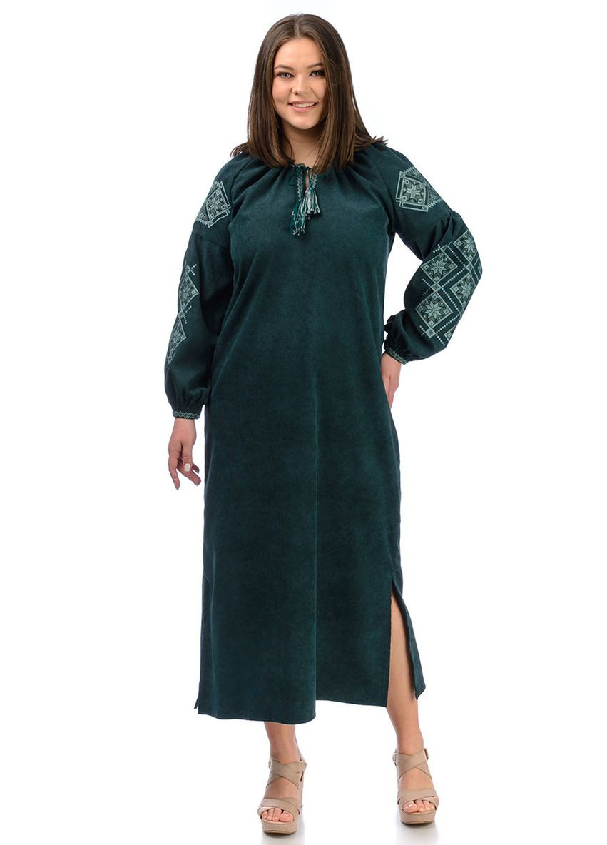 Зелёная платье-вышиванка из микро-вельвета софия (бутылочный) Golfstream свободная вельвет (320377997)