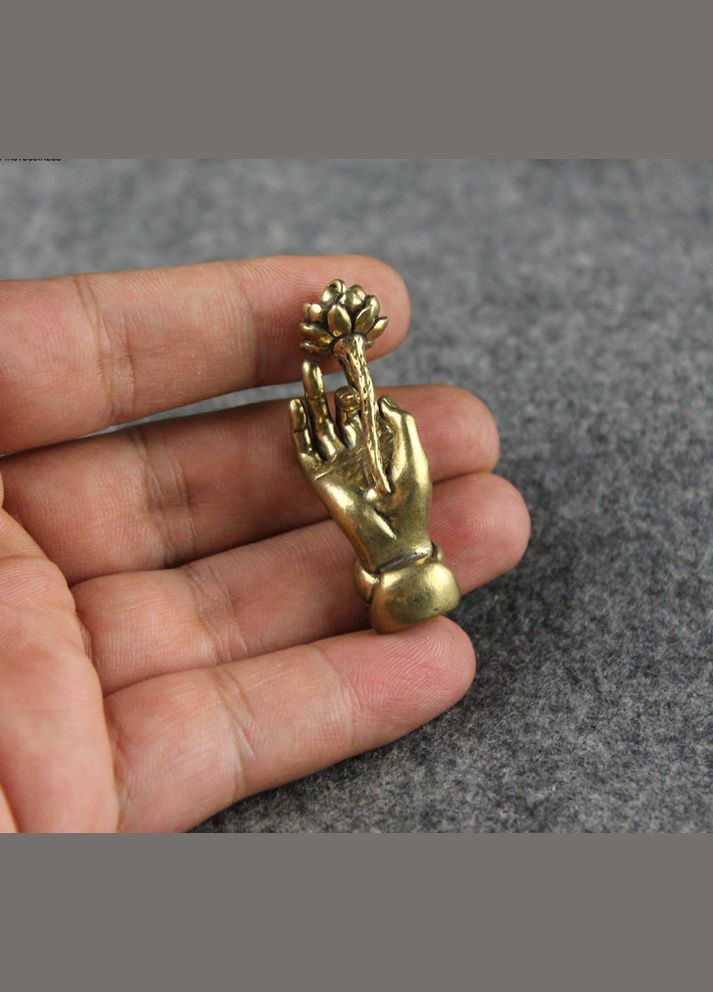 Винтажный ретро медный латунный брелок статуэтка рука с цветком Лотоса для ключей авто мото ключей сигналиции No Brand (292260670)