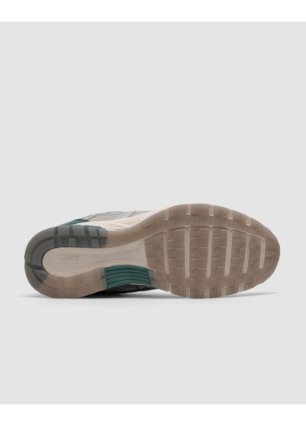 Серые демисезонные кроссовки мужские nike p-6000 premium light bone bicoastal green найк п-6000 No Brand