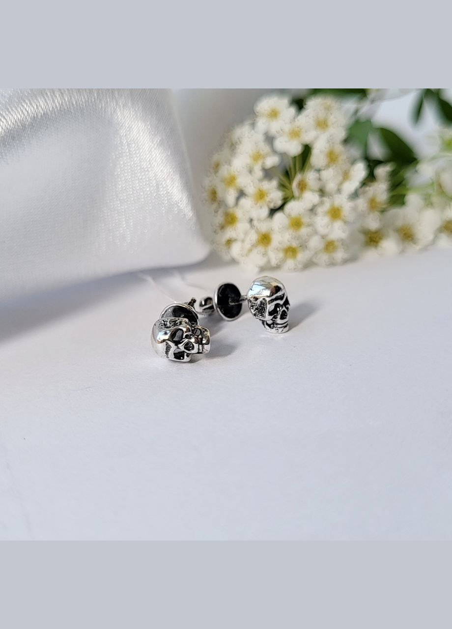 Срібні Сережки гвоздики на закрутках без каменів Череп срібло 925 проби Чорнене 5479ч 1.60г No Brand (327878540)
