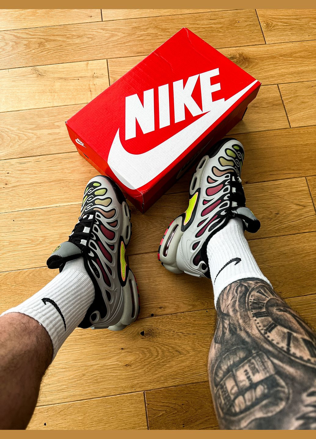 Серебряные демисезонные кроссовки мужские nike air max tn plus drift light silver | найк аир макс тн плюс серебряные No Brand