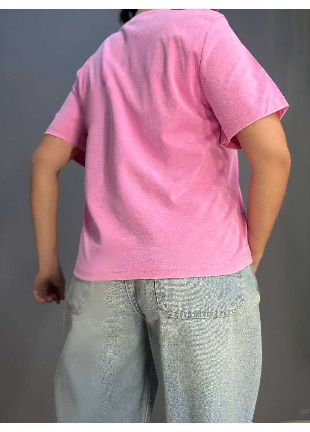 Футболка жіноча A-N 02517 варена аплікація літера "R" з камінців попереду середньої довжини one size No Brand - (315589176)