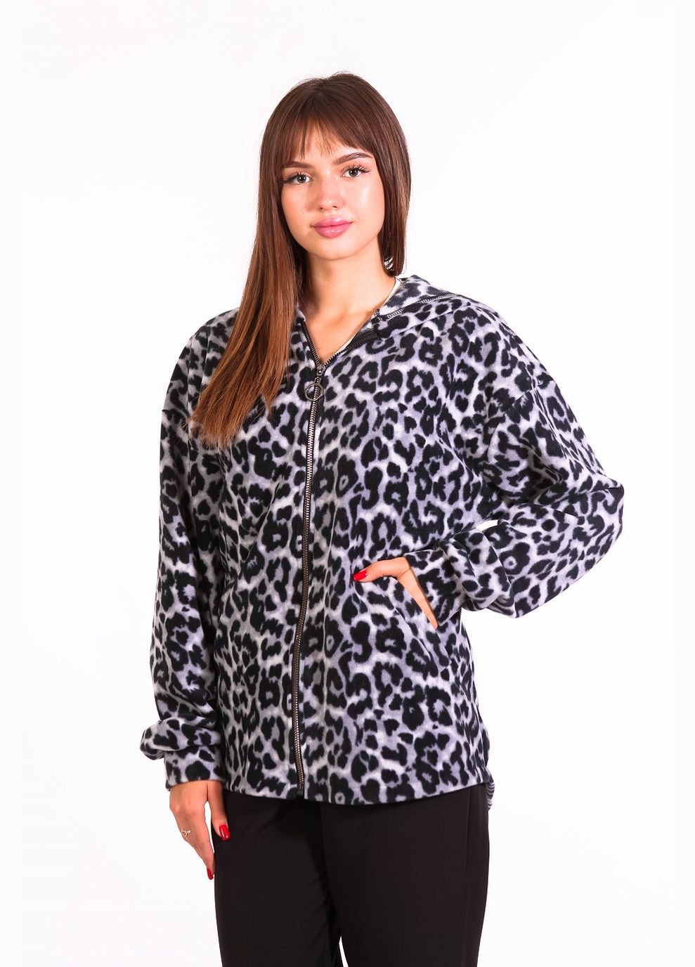 Серая демисезонная ветровка свободного кроя женская 002 леопардовый флис серая Актуаль