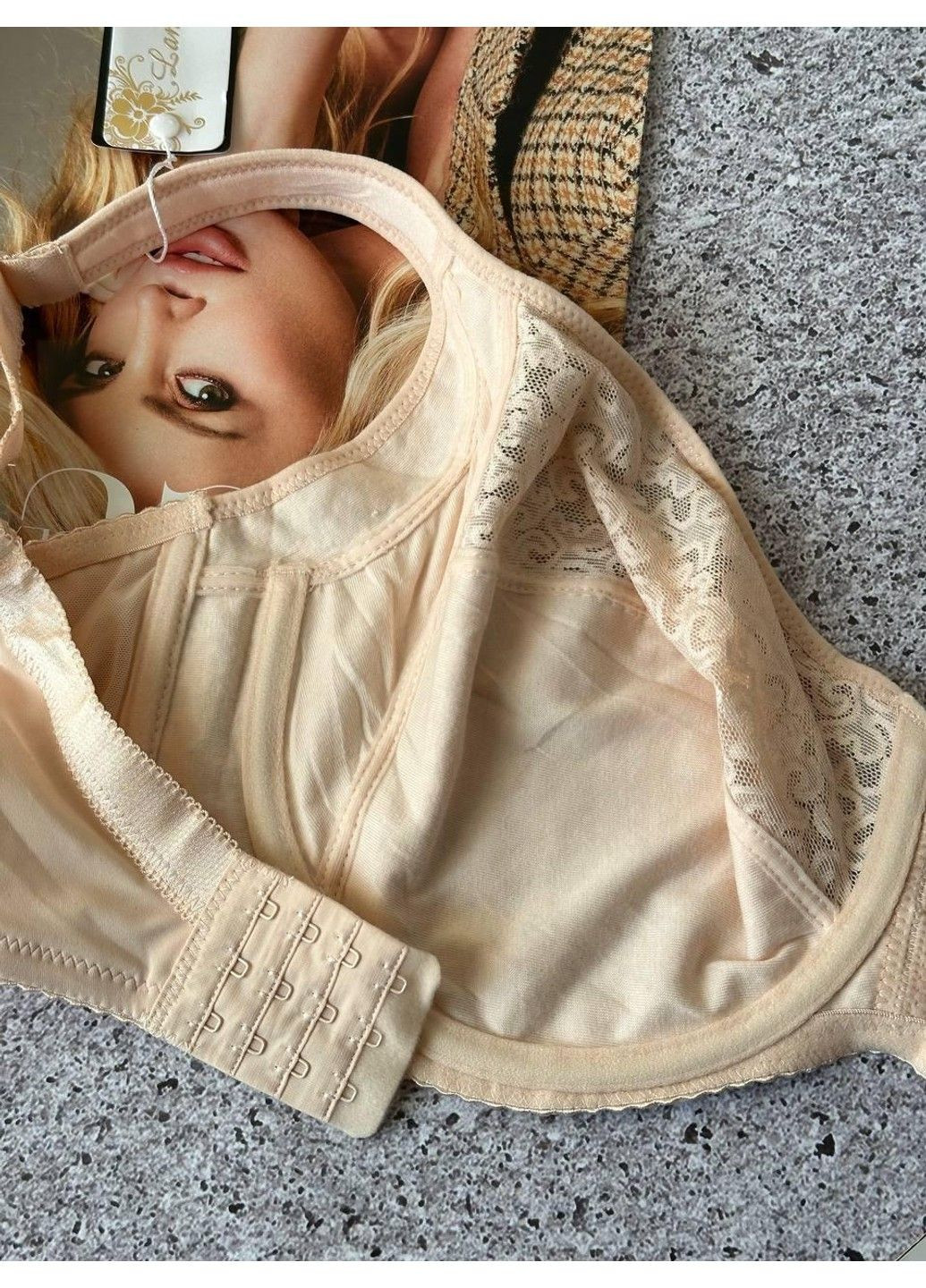 Бежевый бюстгальтер большого размера без поролона на чашку i бежевый Lanny Mode