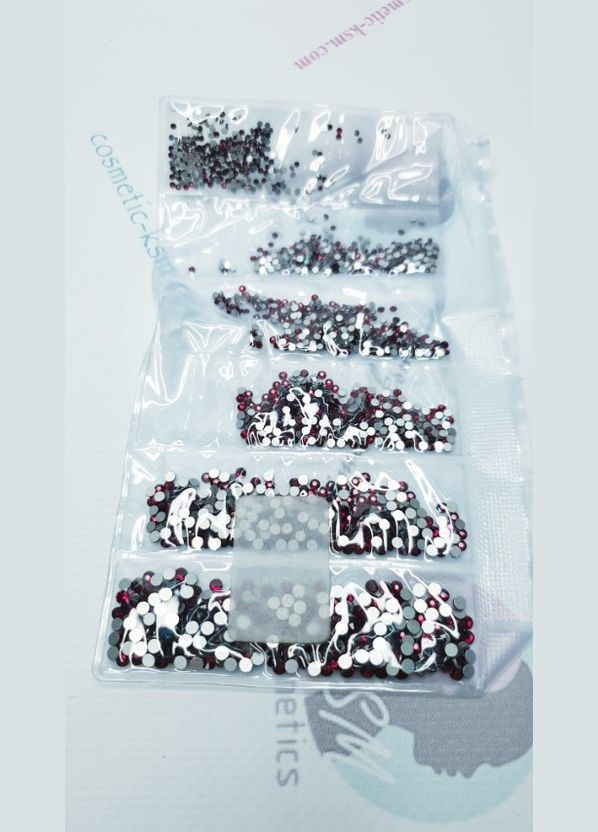 Стразы 1440 шт.цветные темно-красные от 3 до 10 размера - полосами No Brand (299484862)