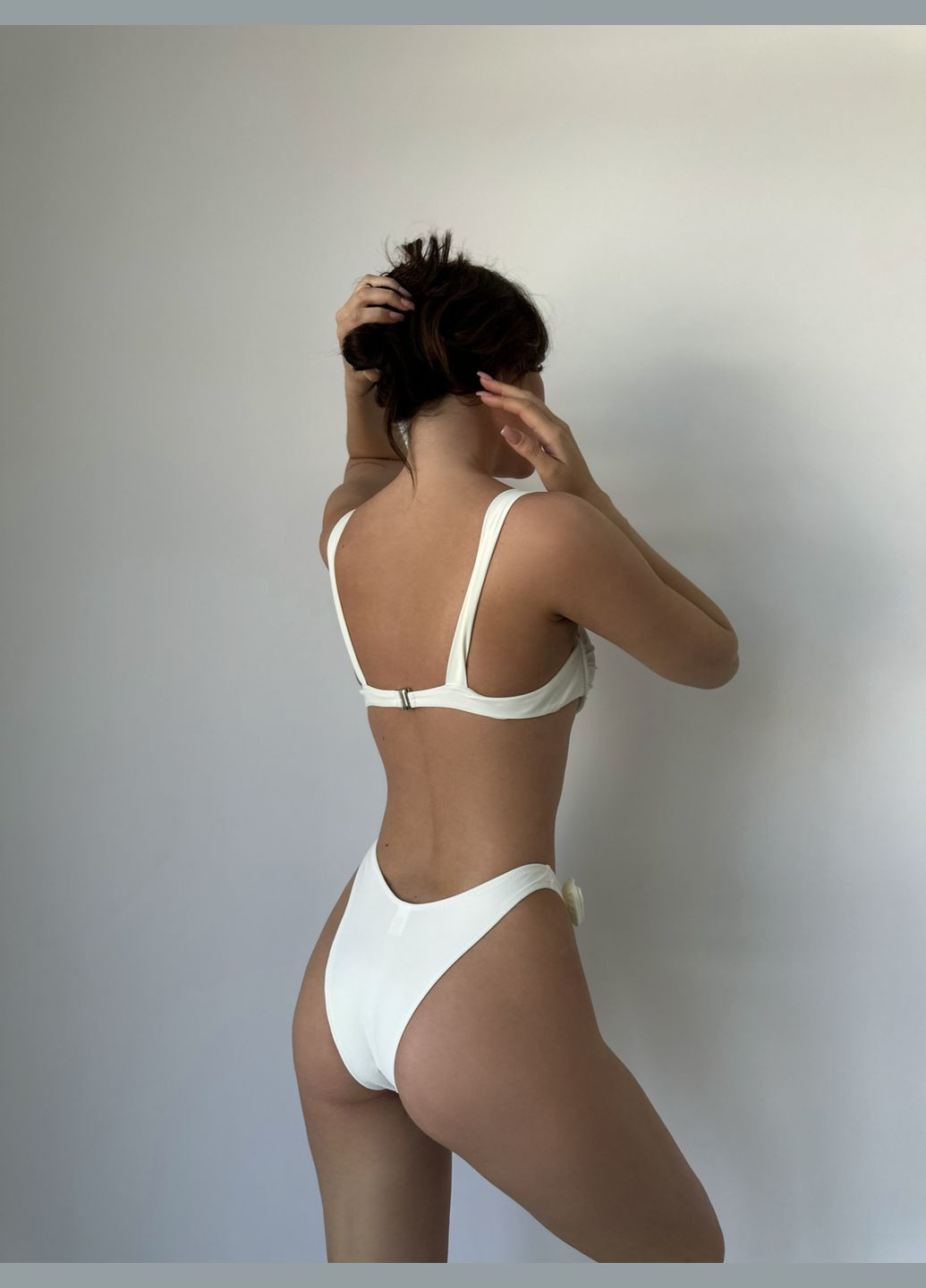 Молочний літній жіночий роздільний купальник бразильське бікіні з кісточками та об'ємними квітами 3d flowers бузковий No Brand