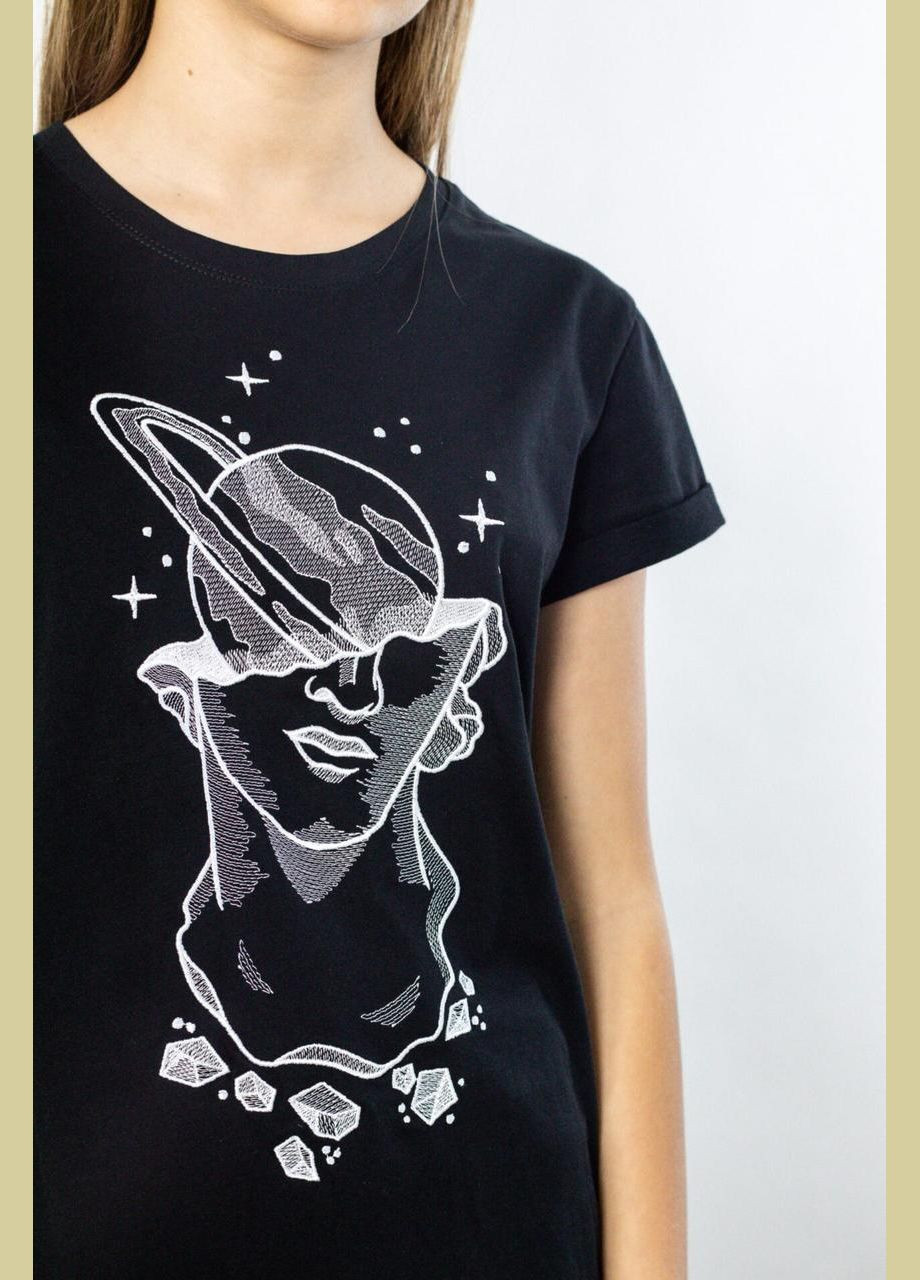 Комбінована всесезон футболка жіноча дизайнерська з вишивкою планети чорна mkмф70161-1 Modna KAZKA