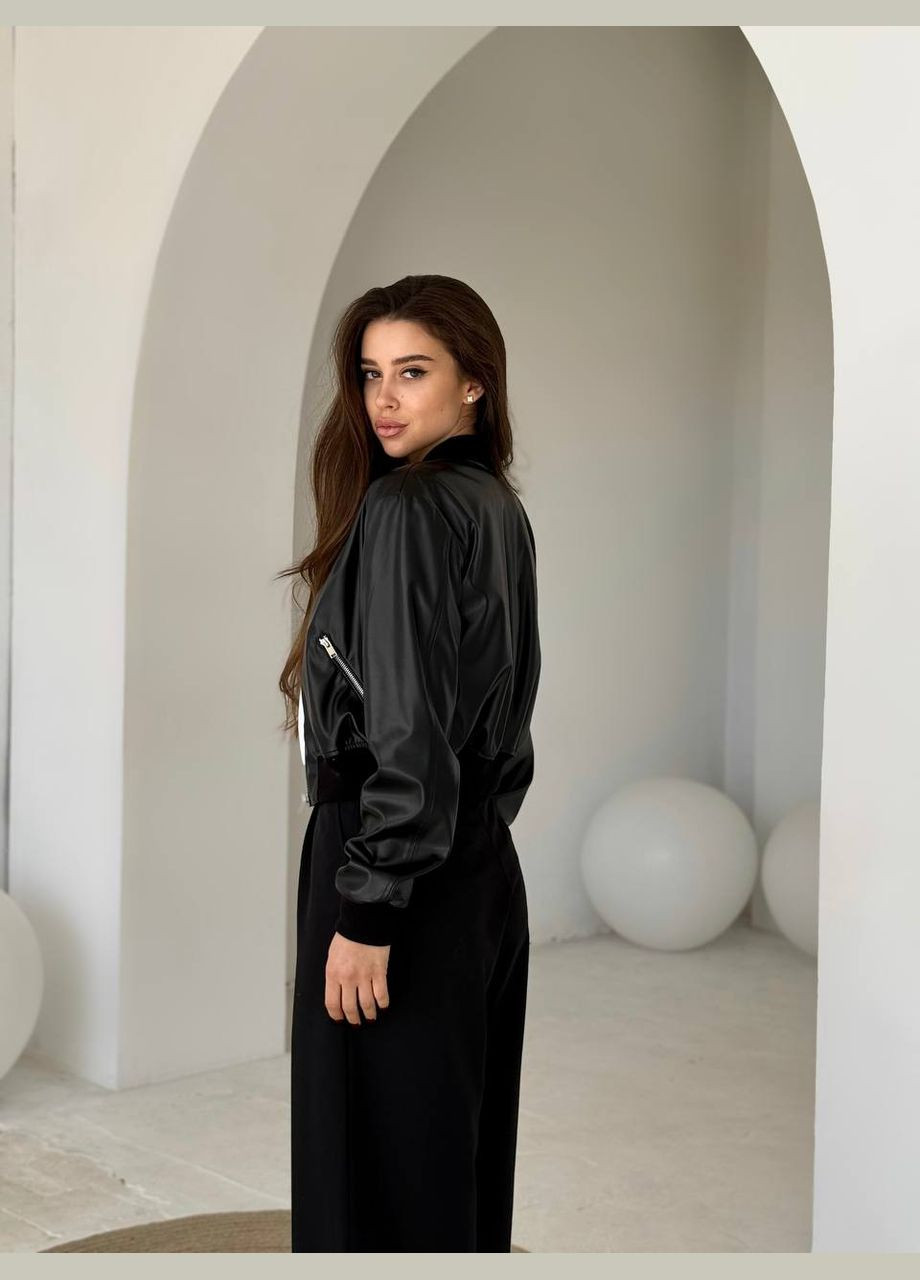 Чорна жіноча куртка бомбер з еко шкіри колір чорний р.42/44 454389 New Trend