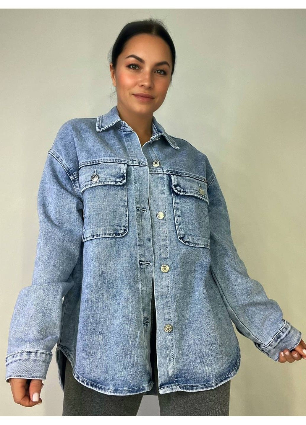 Сорочка жіноча 2029 джинсова оверсайз широка накладені кишені блакитна Dicesil (324019770)