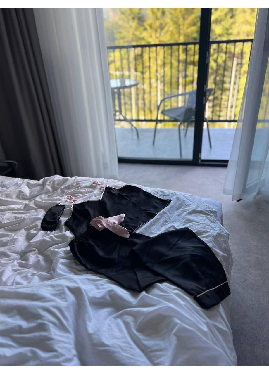 Чорна жіноча шовкова піжама чорна з рожевими вставками / піжама жіноча сатинова чорна на бретелях з бантом / комплект для сну No Brand