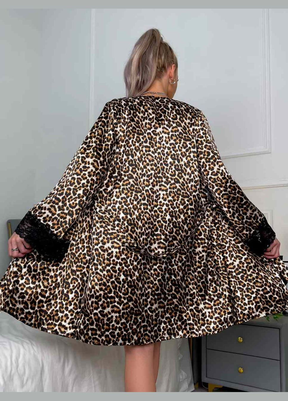 Комбінована всесезон атласний набір халат та піжама з леопардовим принтом (піж-хал-шор-лео) Vakko