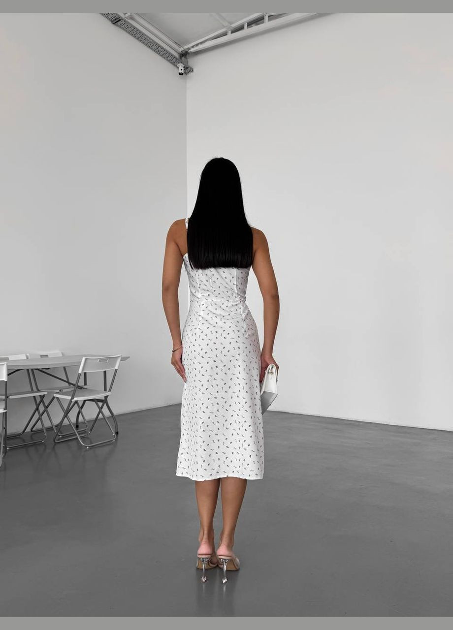 Молочна літня сукня з розрізом молочного кольору 33520 а-силует No Brand з квітковим принтом