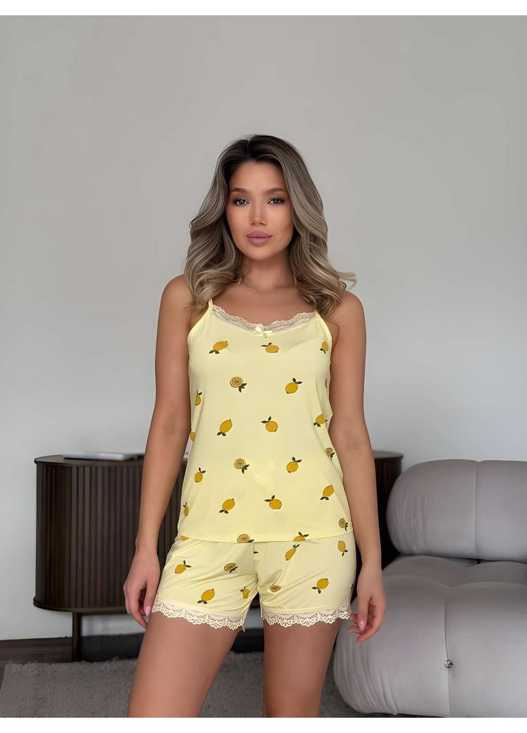 Желтая женская летняя короткая ночная пижама на бретельках с серыми шортиками в полоску No Brand