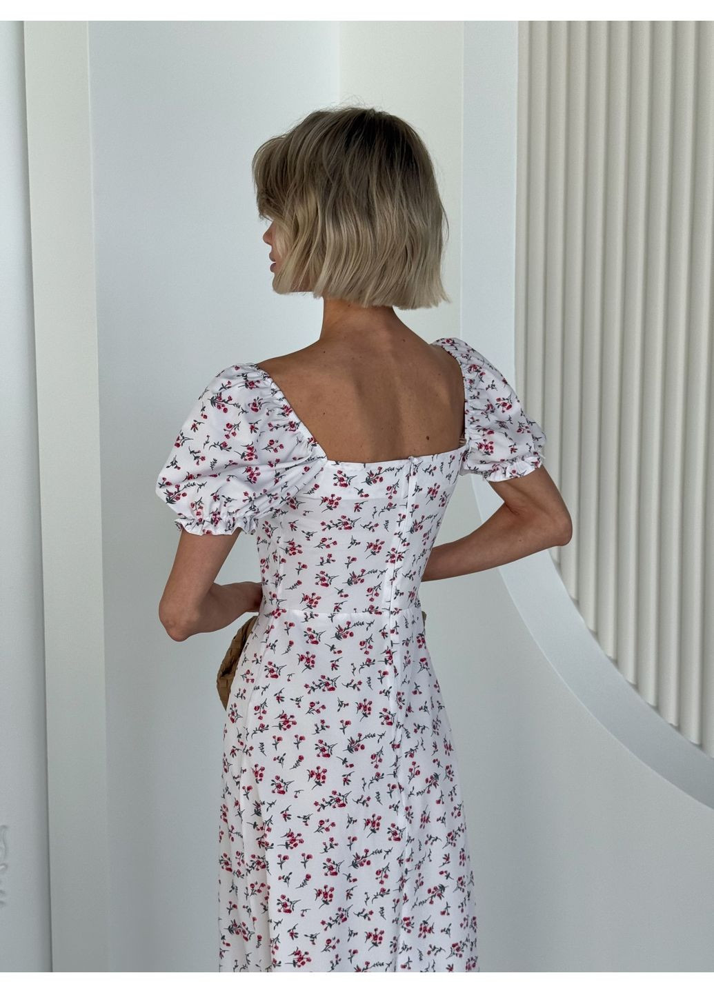 Молочное кэжуал платье Larionoff с цветочным принтом