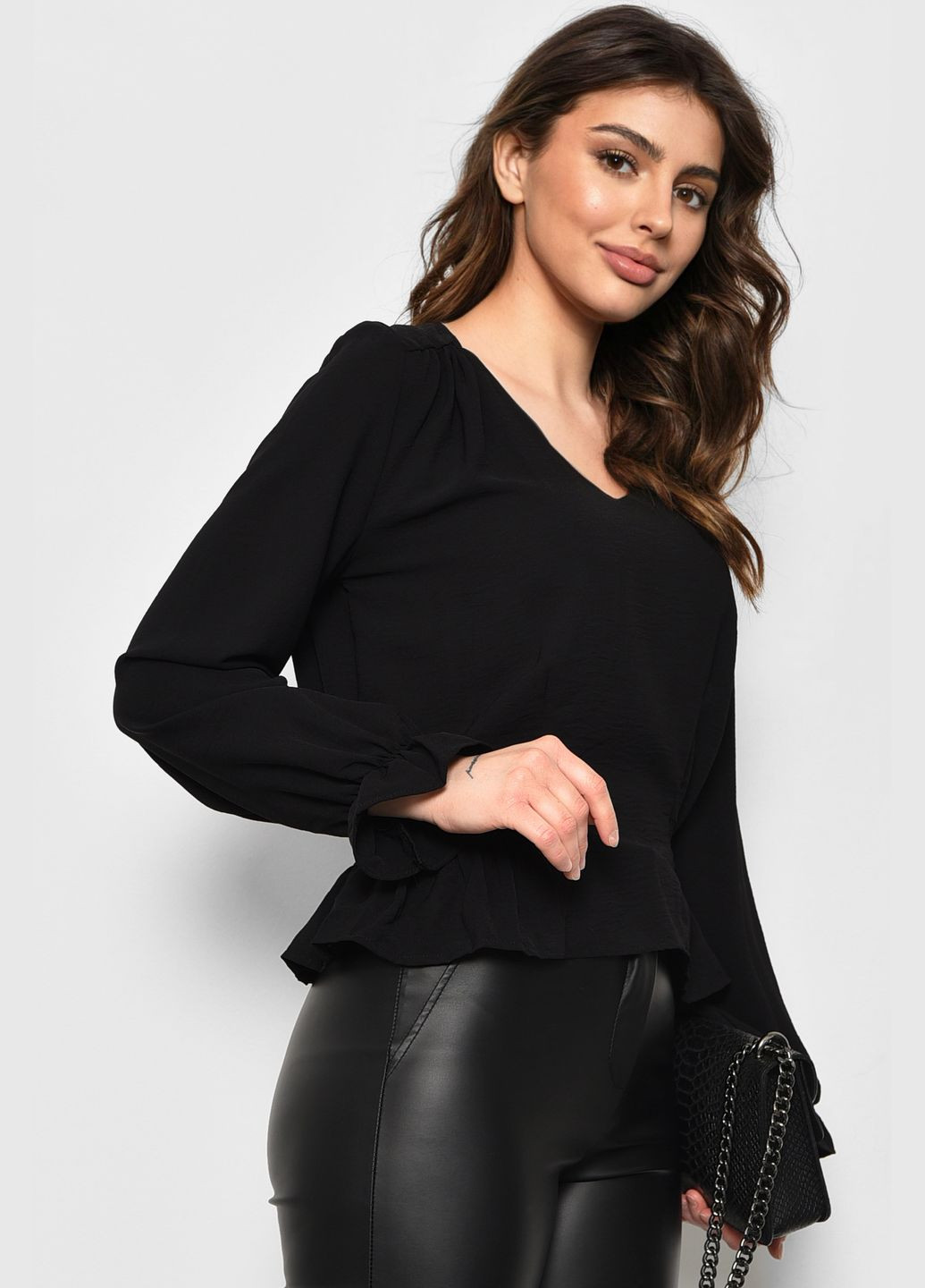 Чорна блуза жіноча однотонна чорного кольору з баскою Let's Shop