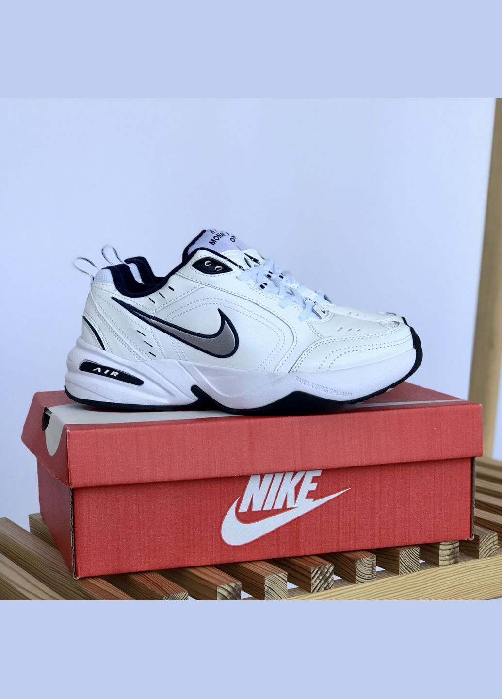 Кроссовки женские и мужские Nike Air Monarch white| Найк Аир Монарх белые белые No Brand белые демисезоны (307288647)