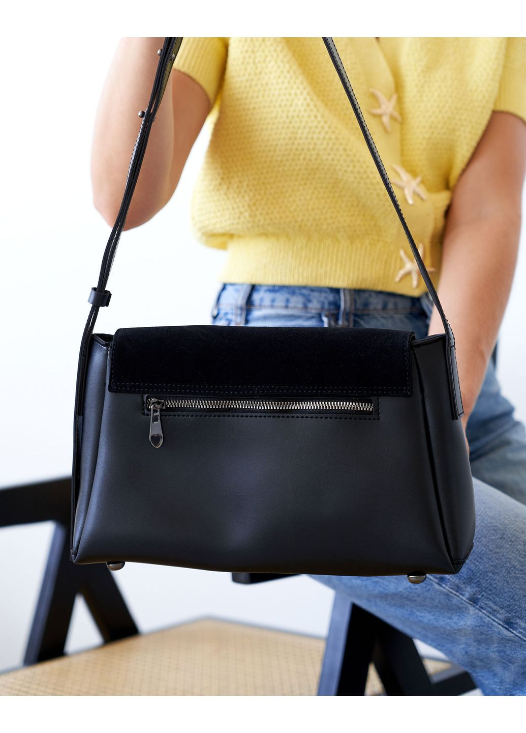 Жіноча сумочка Ліліт чорна з натуральної замші та екошкіри молодіжна сумка з магнітом та блискавкою ProDobro (367265825)