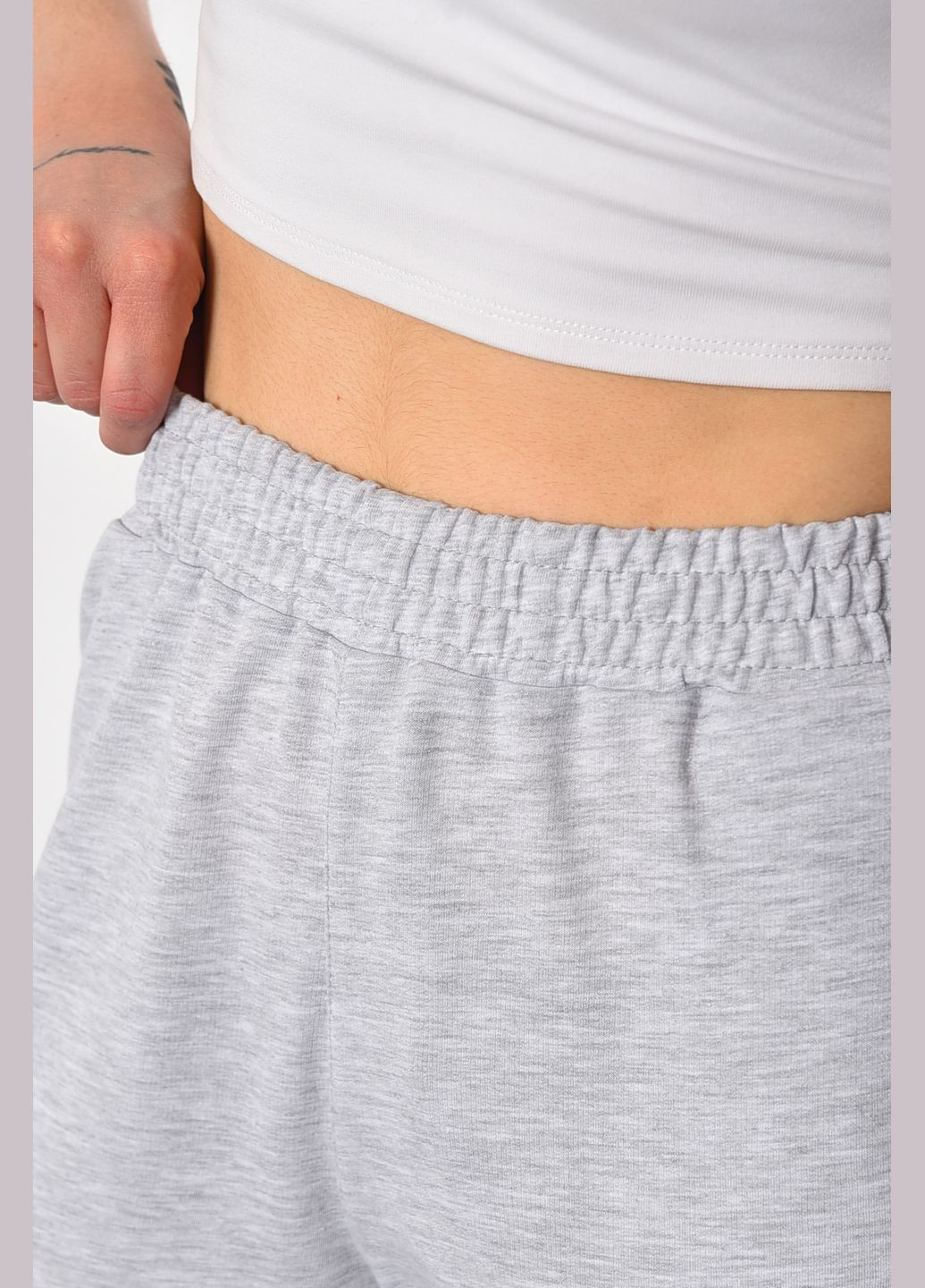 Спортивные штаны женские полубатальные серого цвета Let's Shop (295469889)