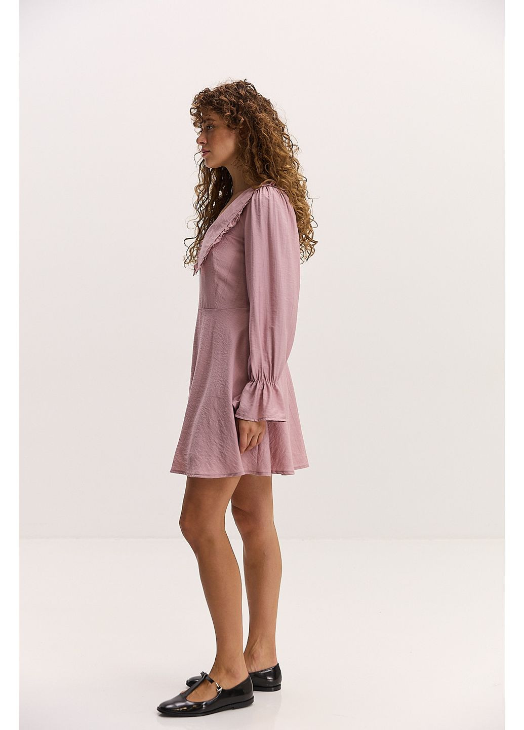 Рожева коротке плаття з довгими рукавами і відкладним коміром Arjen