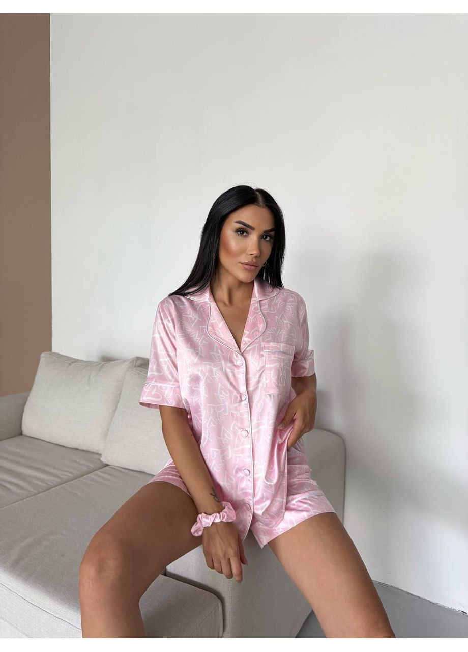 Розовая всесезон женская сатиновая пижама victoria розового цвета с принтом сердечек рубашка + шорты Domino