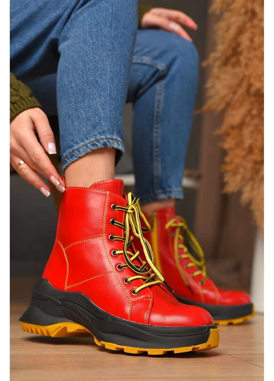 Черевики жіночі демісезонні червоного кольору Let's Shop (372113380)