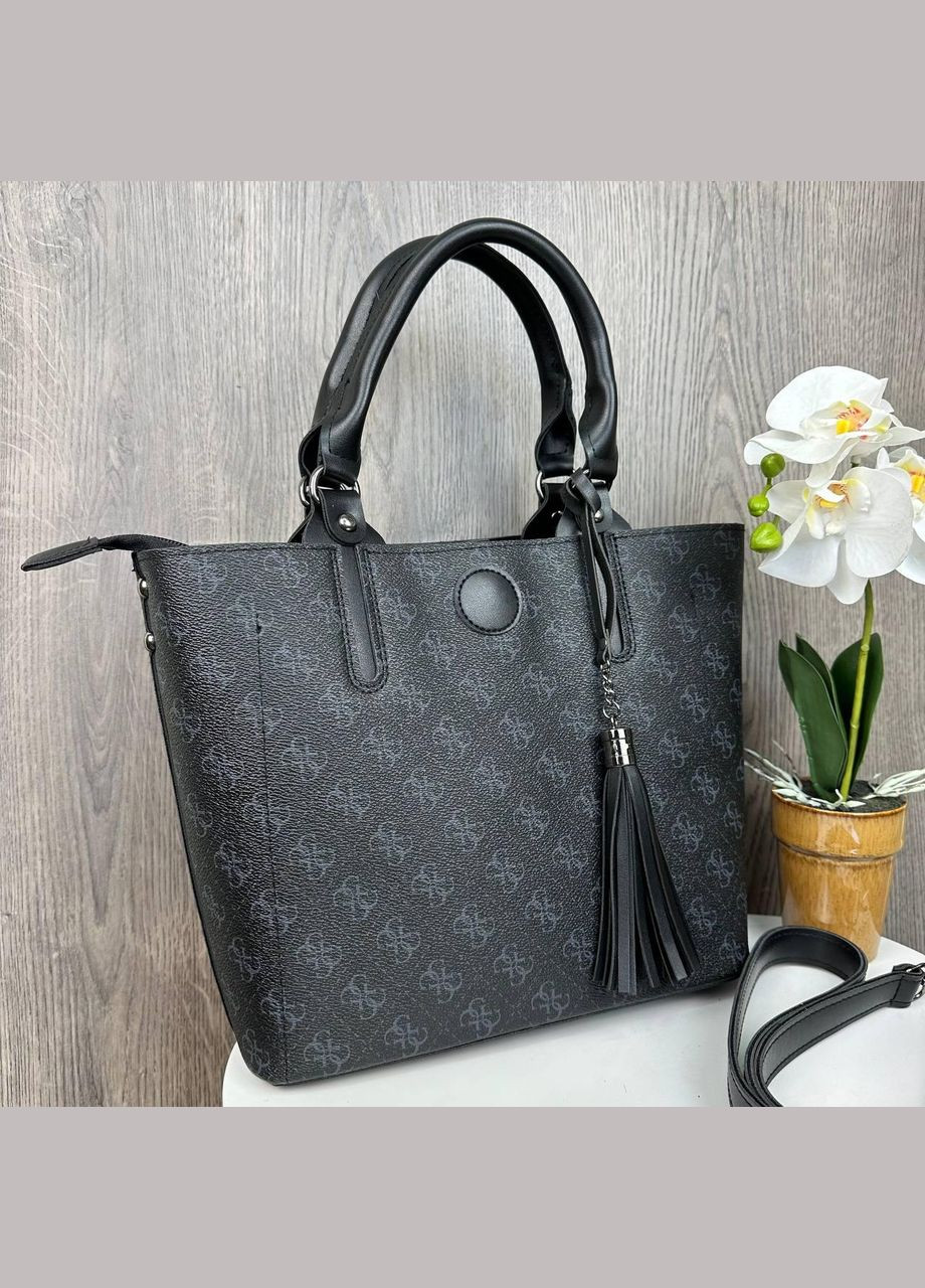 Жіноча сумка з брелоком вінчиком стиль Guess чорна No Brand (334729988)
