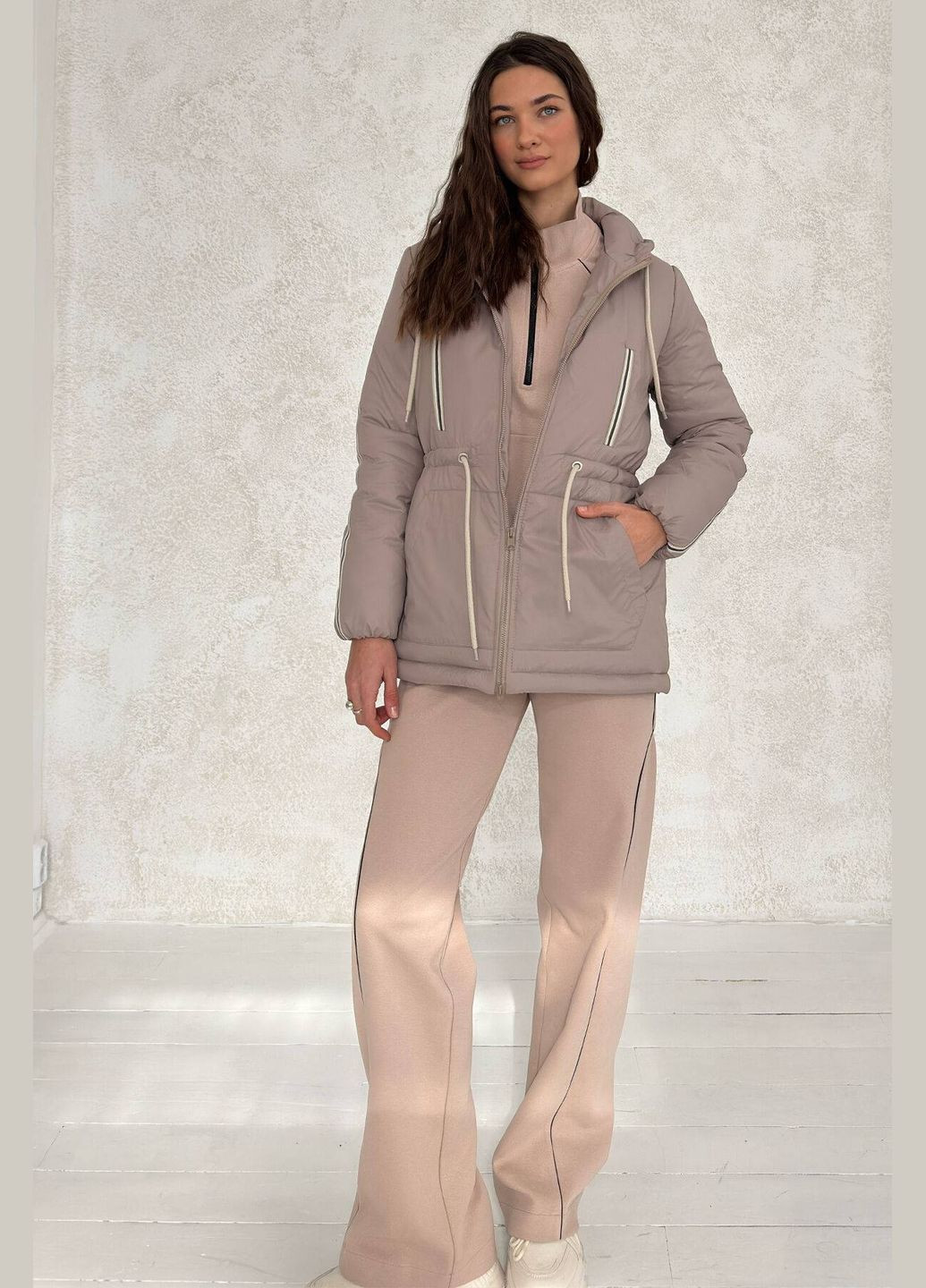 Бежевая демисезонная куртка Nenka