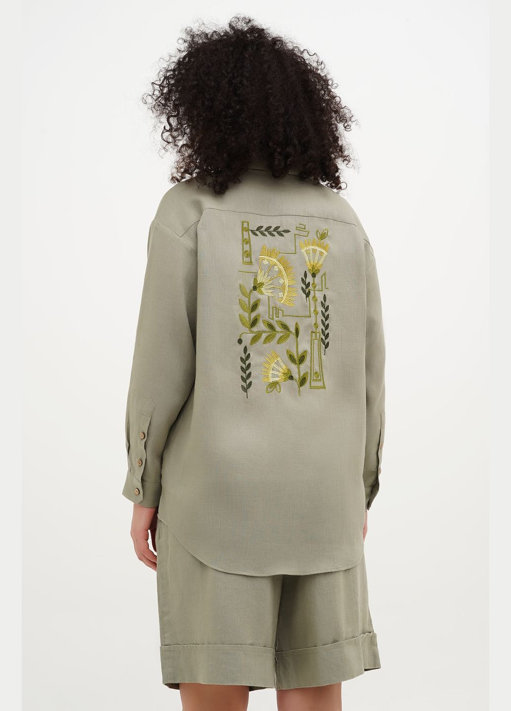 Хакі жіноча блуза-сорочка вишиванка з льону з квітковою вишивкою на спині на ґудзиках айстра., р., код 9441/52/101 ГАЛЕРЕЯ ЛЬОНУ