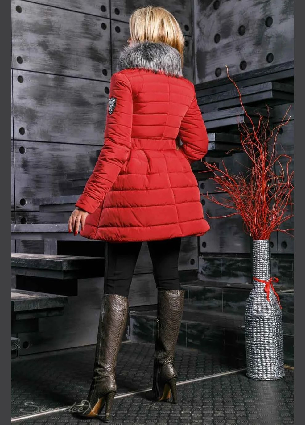 Червона демісезонна куртка зима Seventeen