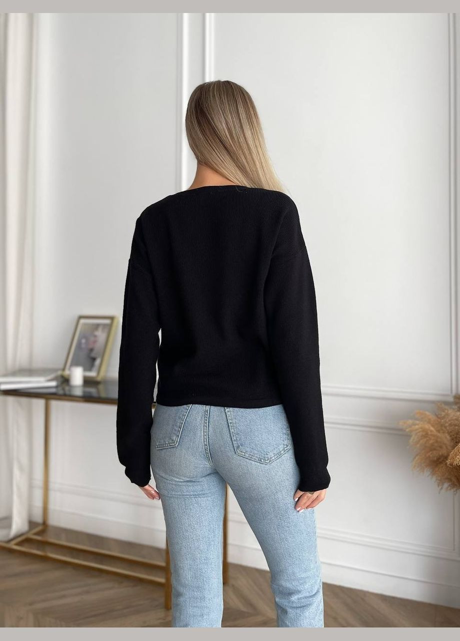 Черный демисезонный женский свитер на затяжках белый No Brand