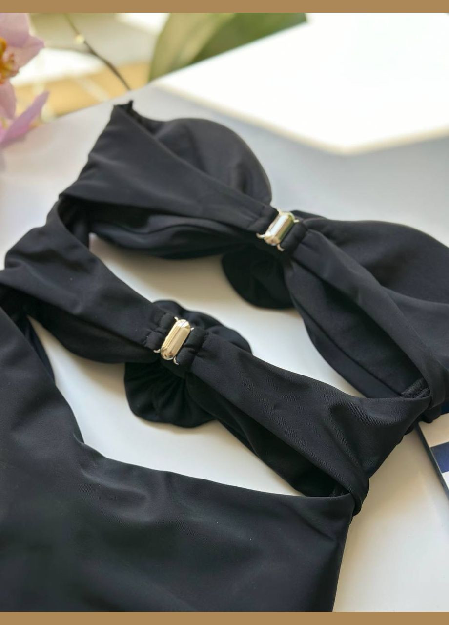 Чорний цільний жіночий купальник з формованим верхом бандо Simply sexy