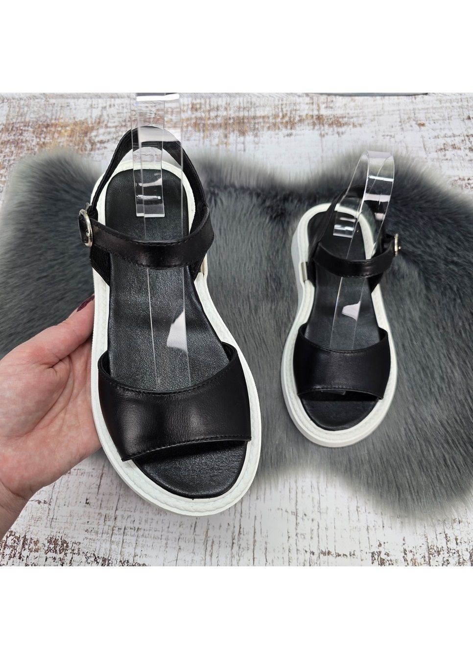 Черные босоножки женские Ailinda с ремешком