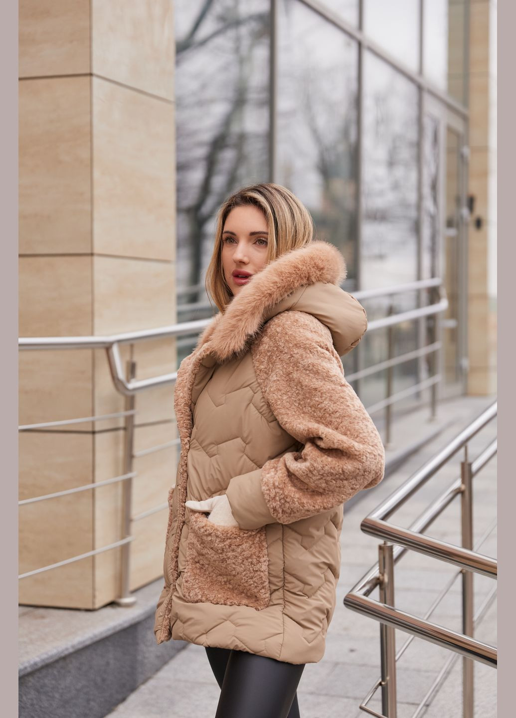 Песочная зимняя куртка MN