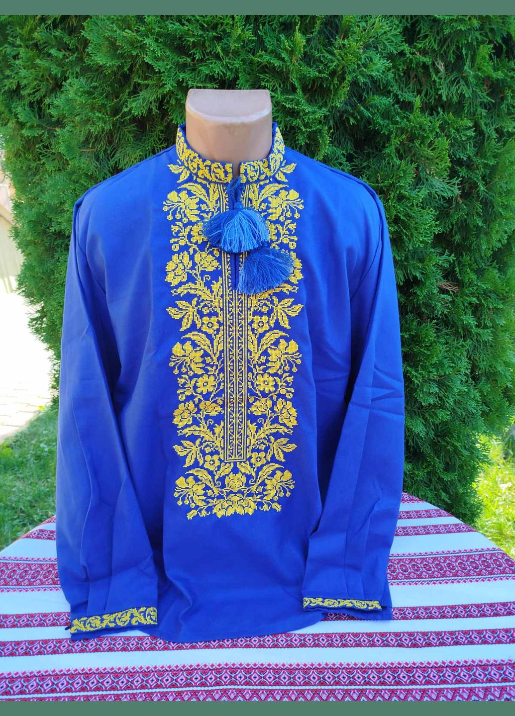 Жёлтая мужская вышиванка "молодежная с красным" Прикарпатські Вишиванки узор цветочный прямой хлопок (324250372)