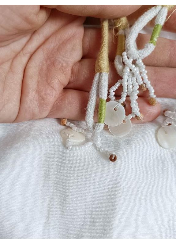 Белое короткое платье с воротником хальтер и бисером Zara