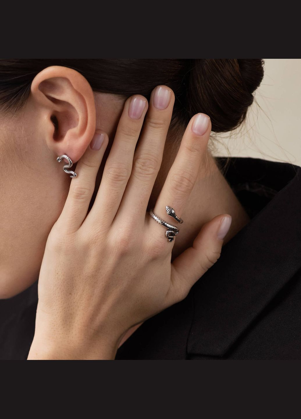 Серебряные серьги - пусеты Змеи 40019 Oniks (264392704)