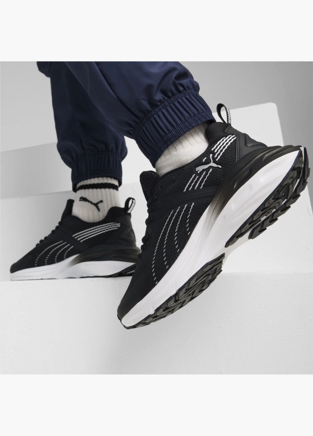 Чорні всесезонні кросівки унісекс hypnotic black 395235-02 Puma